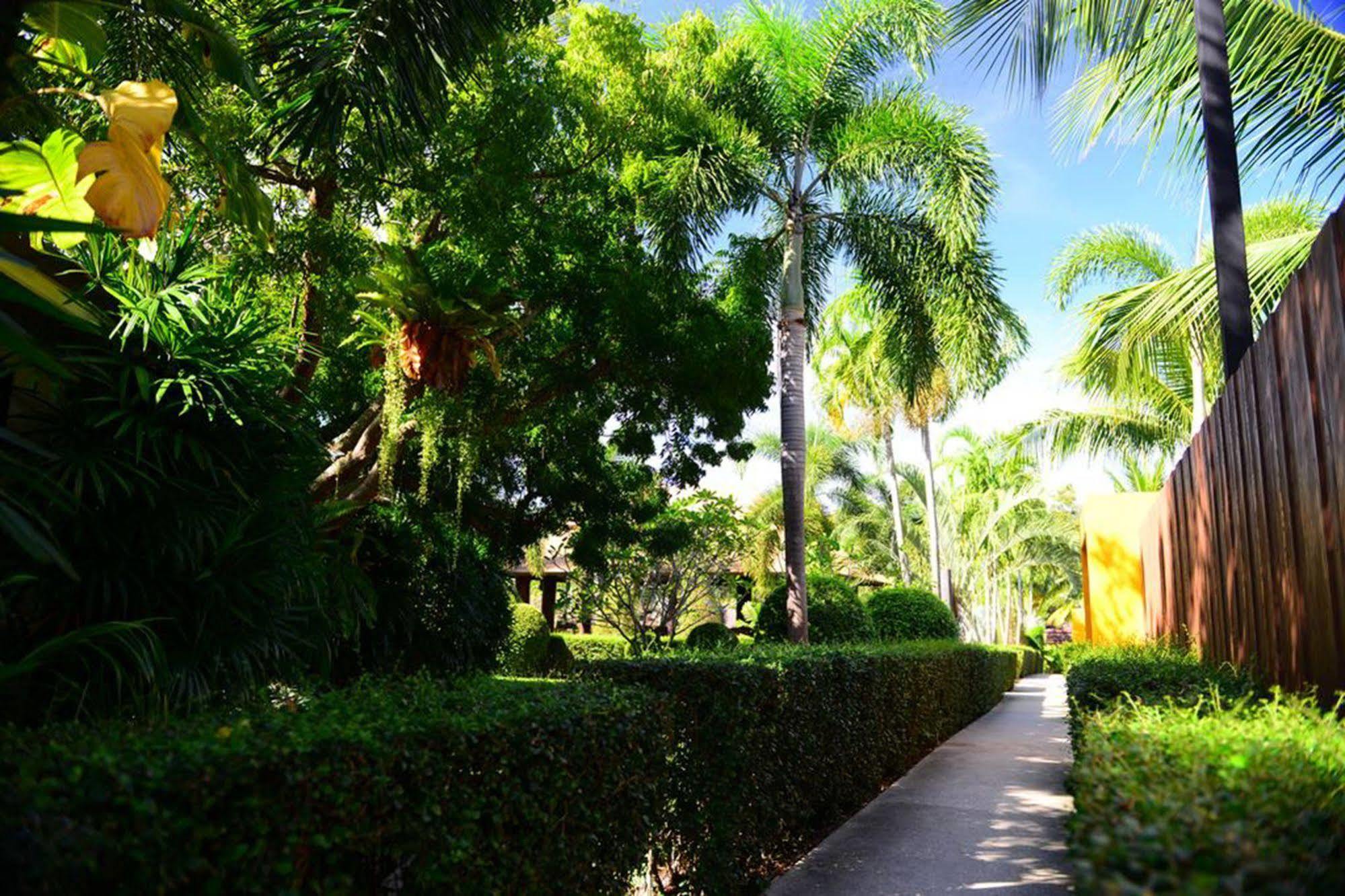 Naiharn Garden Villa Phuket Buitenkant foto