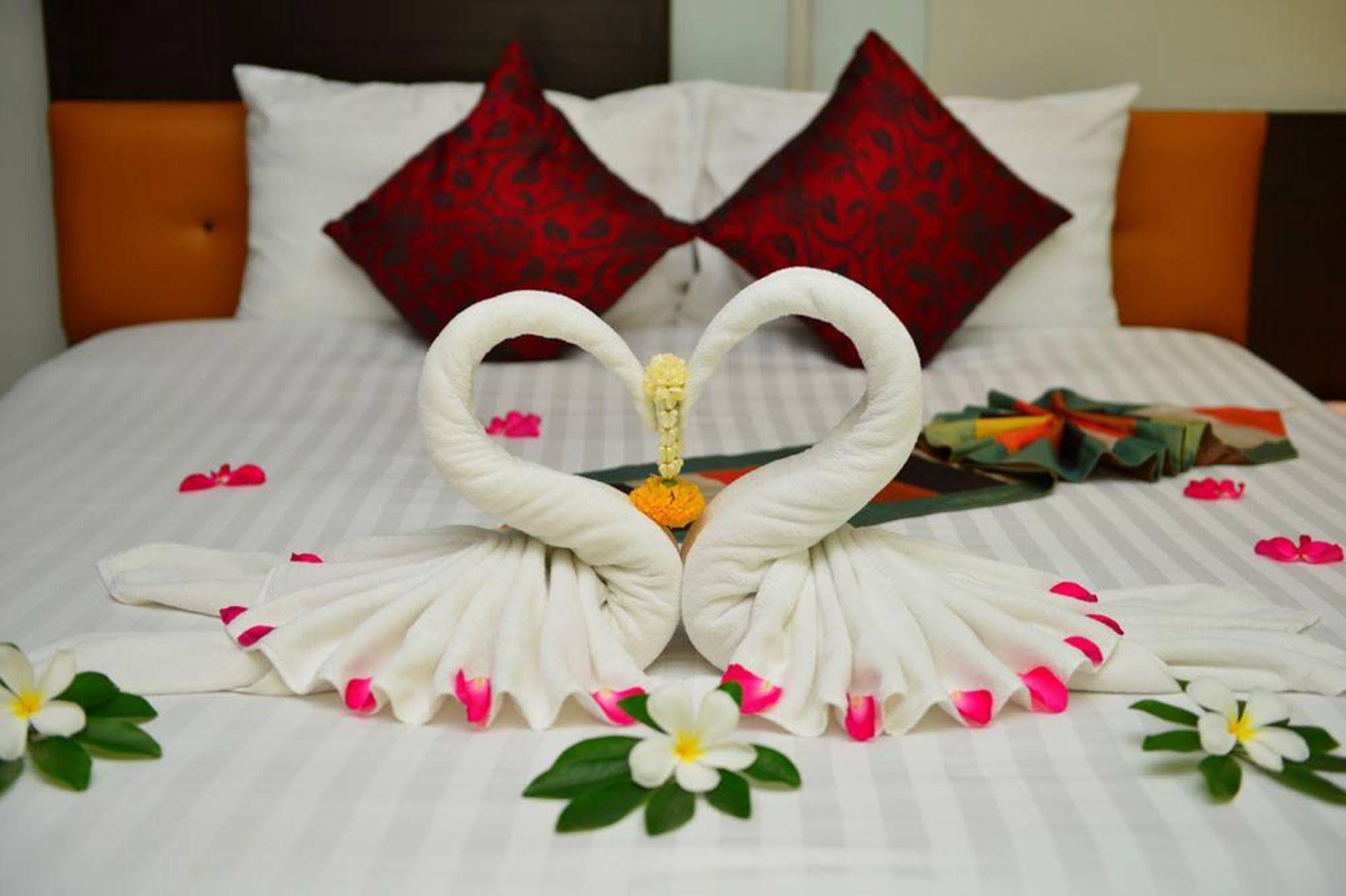 Naiharn Garden Villa Phuket Buitenkant foto